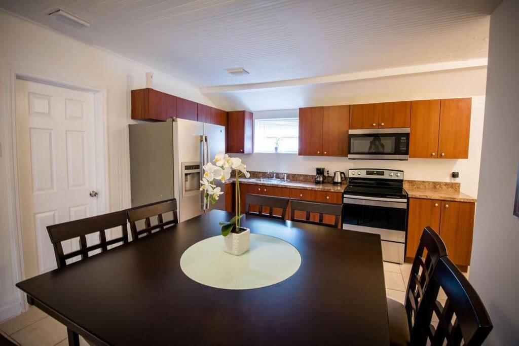 3 Bedroom Miami Home 15 Minutes To The Beach المظهر الخارجي الصورة